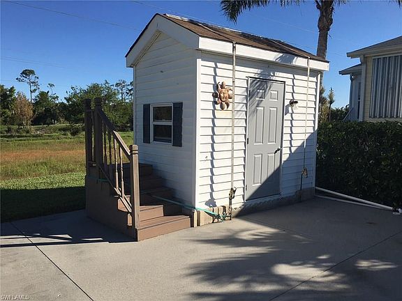 3rd image of 1579 Diamond Lake Cir