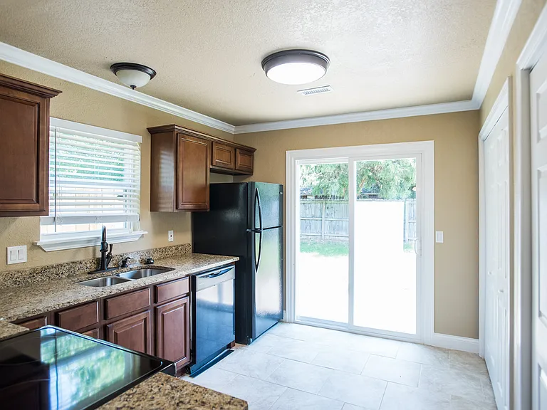 3929 Windwood Ln — Photo 3