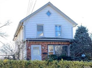 8 Pleasant Ave, Port Washington, NY 11050