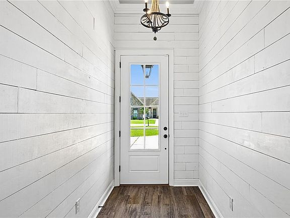 3rd image of 513 Tumble Creek Dr