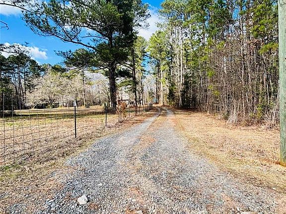 2nd image of 307 Floyd Rd
