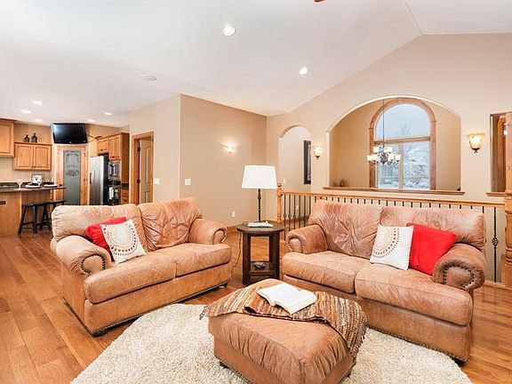 5th image of 4022 Woodcreek Dr