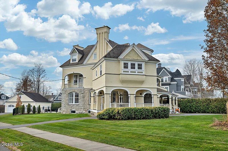 5th image of 2 Clement Avenue