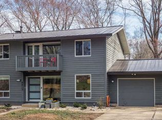 6813 Persimmon Tree Rd, Bethesda, MD 20817