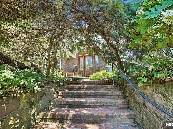 2nd image of 157 Sussex Road