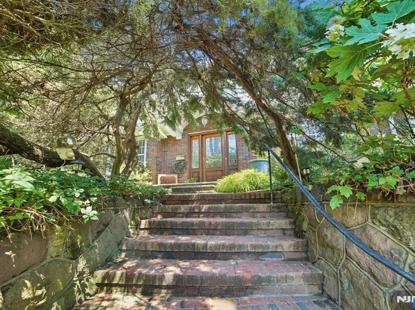 157 Sussex Rd, Tenafly, NJ 07670