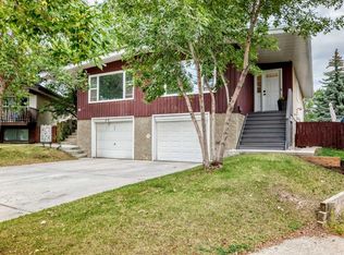 71 SW Dalton Bay NW, Calgary, AB T3A1H7