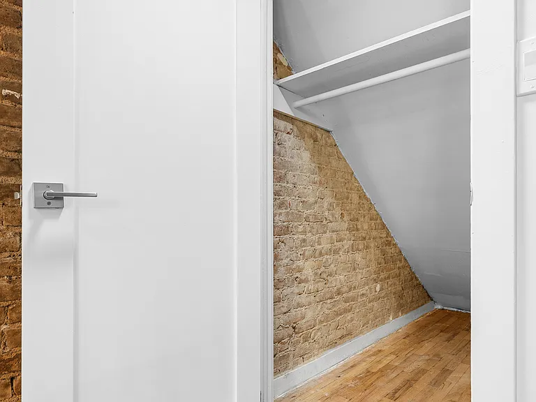 431 W 22nd St #1R — Photo 13