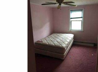 95 6th Ave, Penns Grove, NJ 08069
