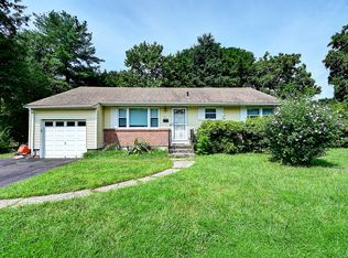 11 Mitchell Dr, Bloomfield, CT 06002