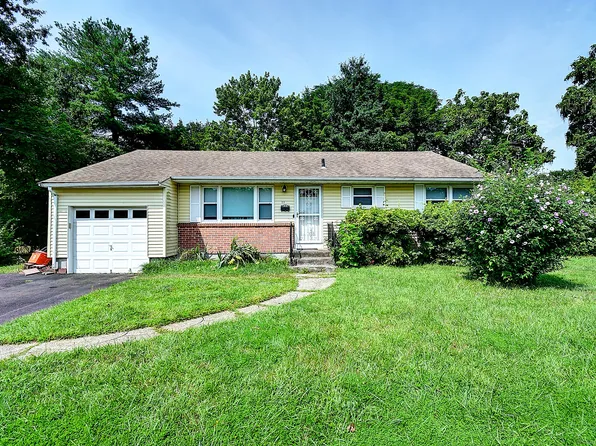 11 Mitchell Drive, Bloomfield, CT 06002