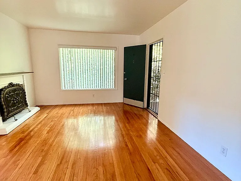 6211 Fountain Ave #6 — Photo 4