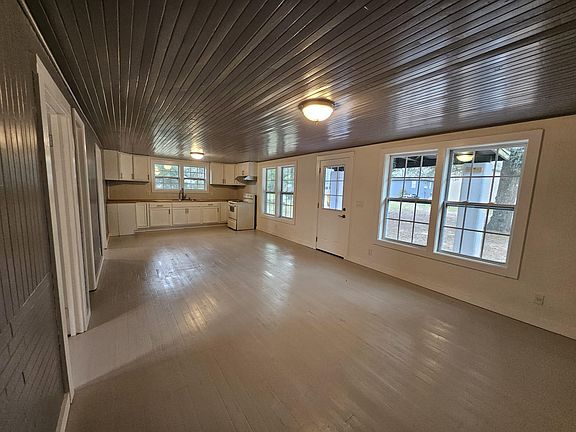 3rd image of 628 N 77th Ave