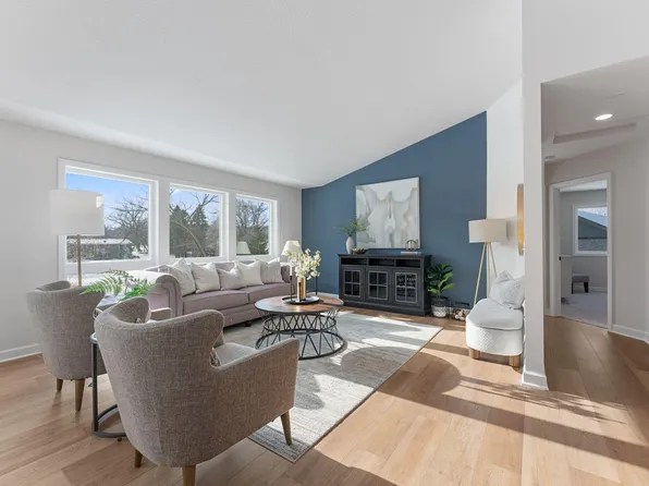 7142 22nd Ave E, Shakopee, MN 55379