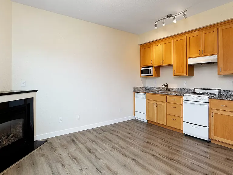 251 High St — Photo 3