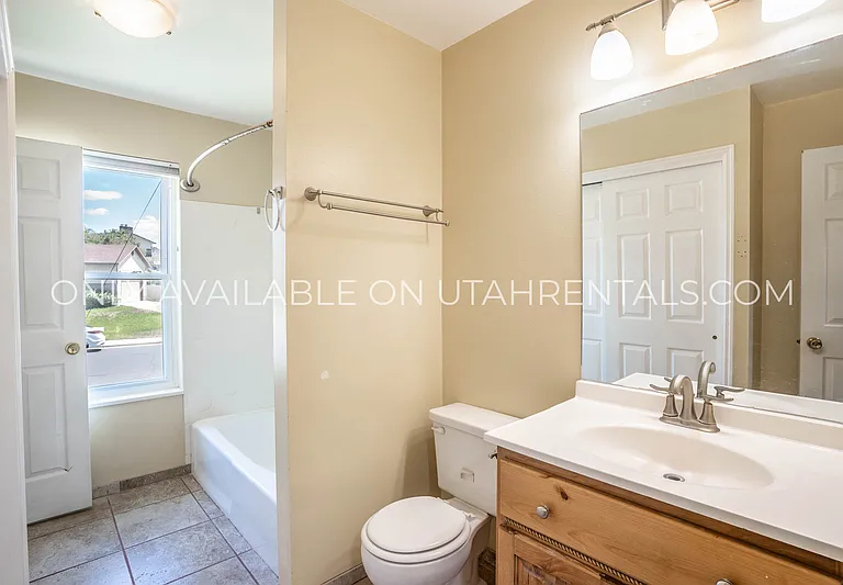 1120 S 850 E — Photo 6