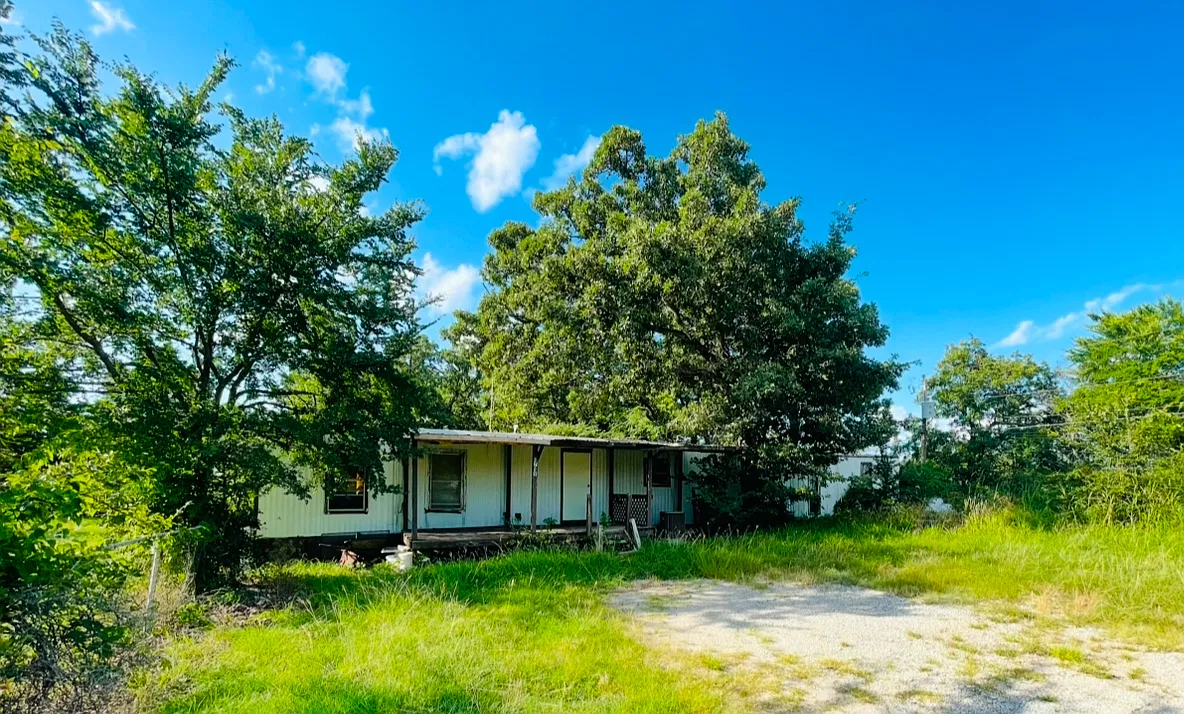 1719 Cooley Dr — Photo 1