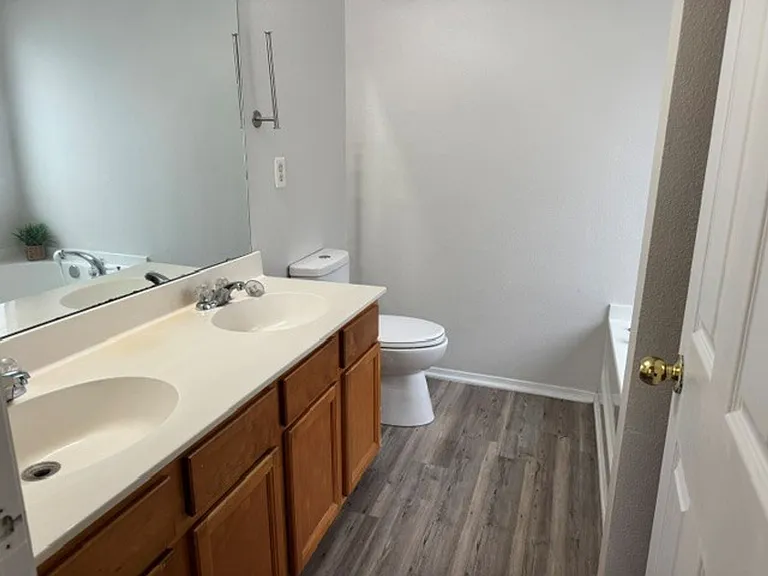 2705 Buckleigh Dr #E2-208 — Photo 14