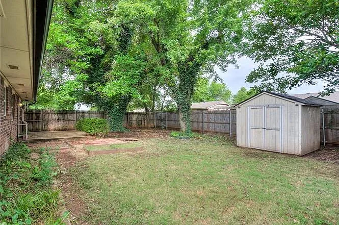 801 Robin Hill Rd — Photo 26