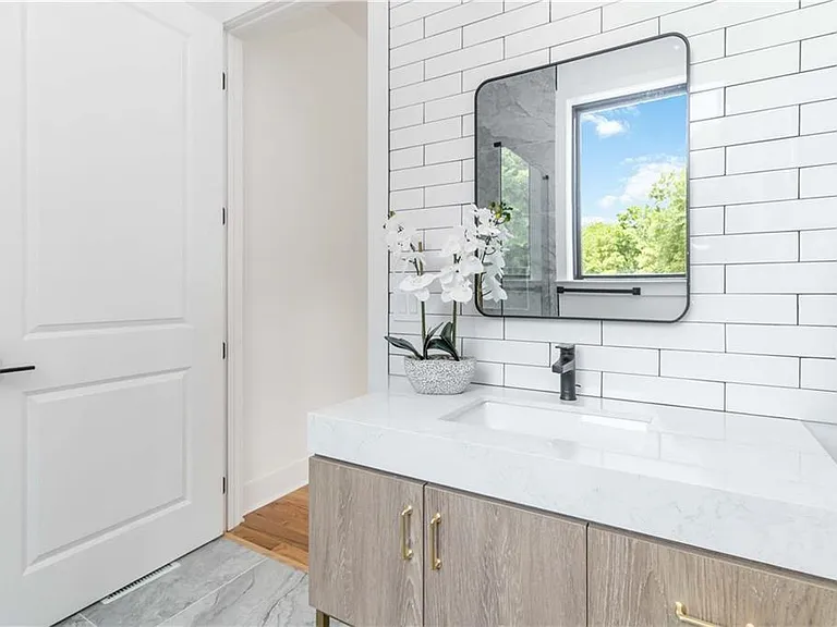 1554 Columbia Cir — Photo 36