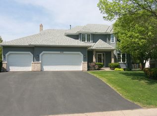 8582 Osprey Ln, Chanhassen, MN 55317