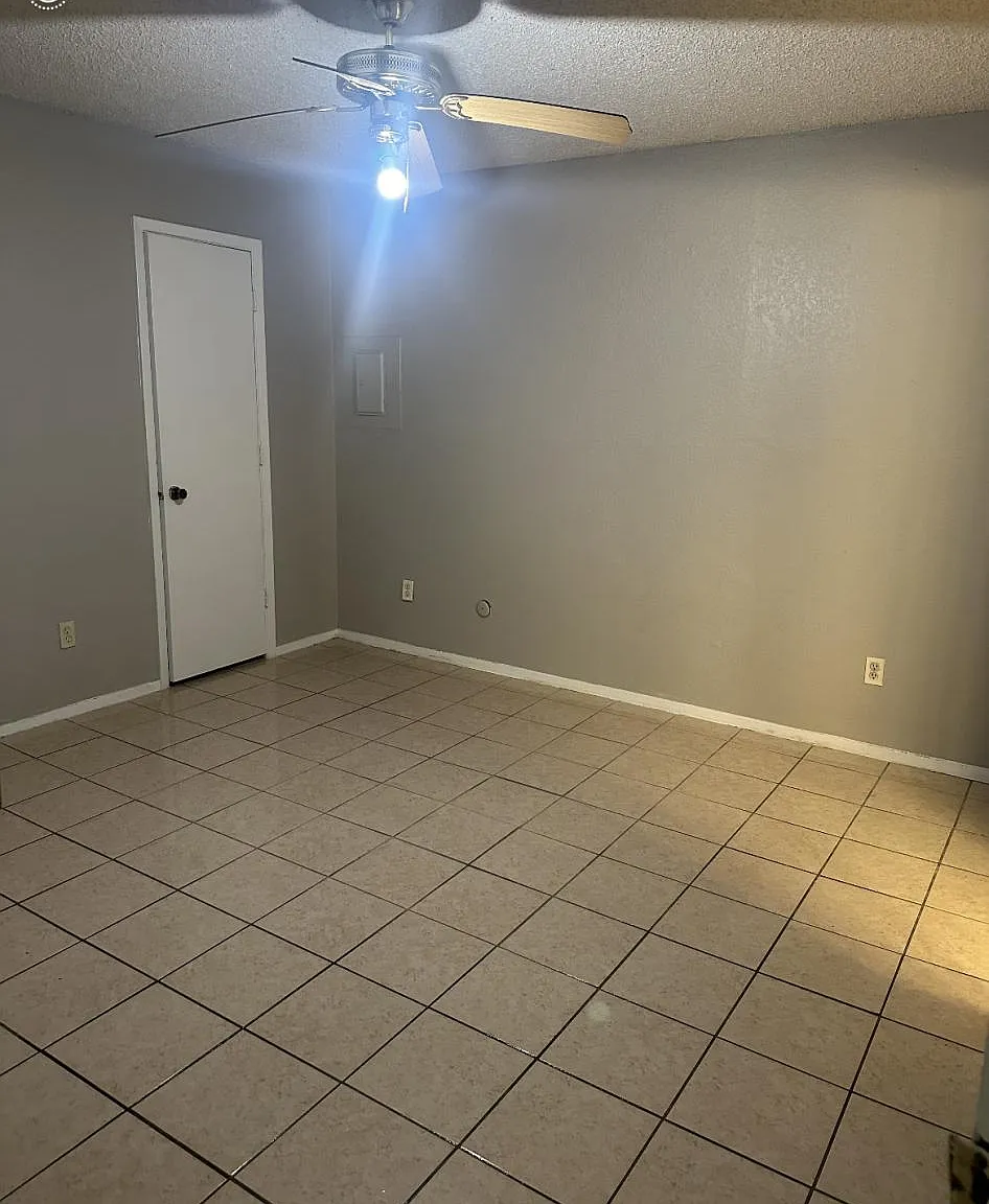 2 bed, 995 sqft, $1,450 — Photo 1