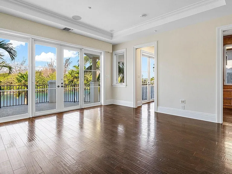 549 NE 19th Ave #C — Photo 29