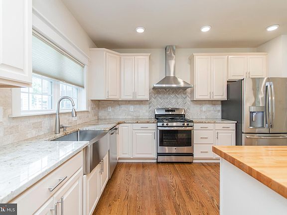 4th image of 538 Leverington Ave