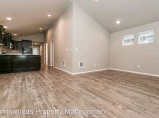 1032 S 2nd St, Cottage Grove, OR 97424