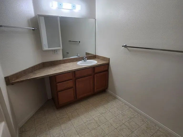 200 S 13th St #310 — Photo 10