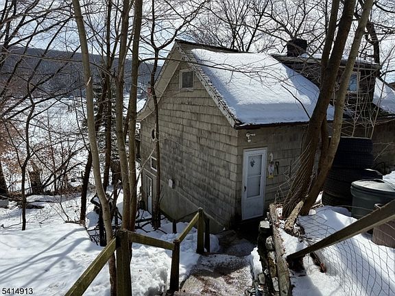 3rd image of 19 Up Grnwd Rd