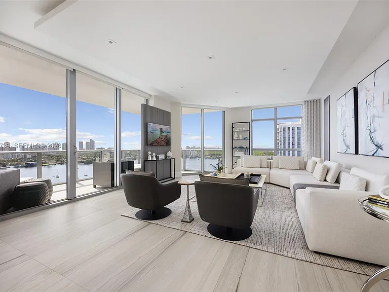 17301 Biscayne Blvd #2009 — Photo 1