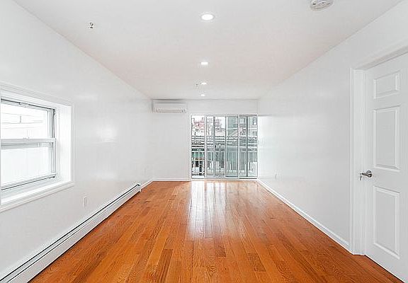 4th image of 25-20 32nd St #3W