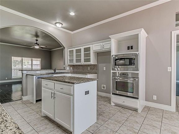 5th image of 15920 San Miguel Cir