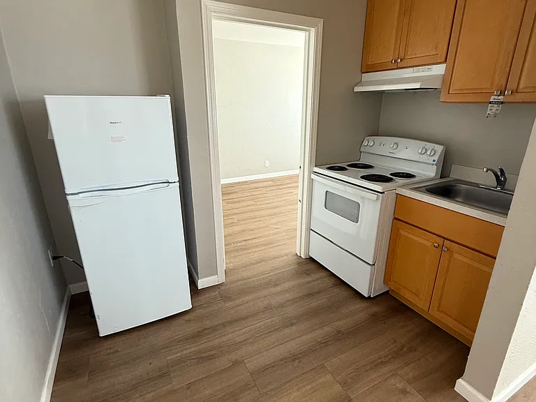530 N San Joaquin St #10 — Photo 7