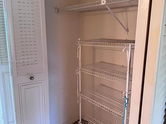 4th image of 272 Dorset Dr #G