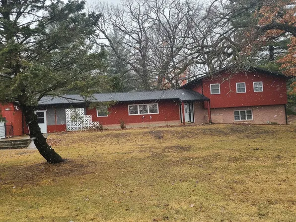 217 Park Dr, Dixon, IL 61021