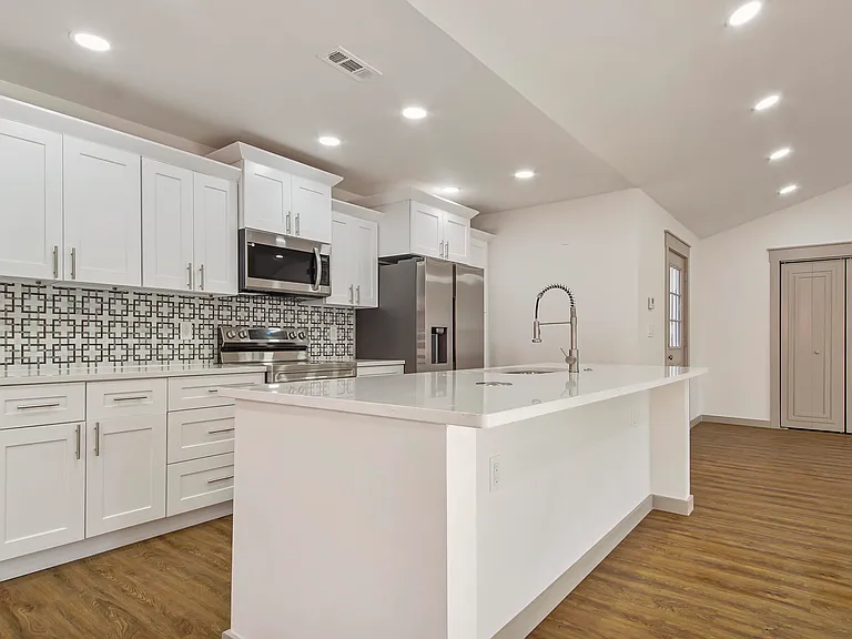 112 N Gayle Ave — Photo 11