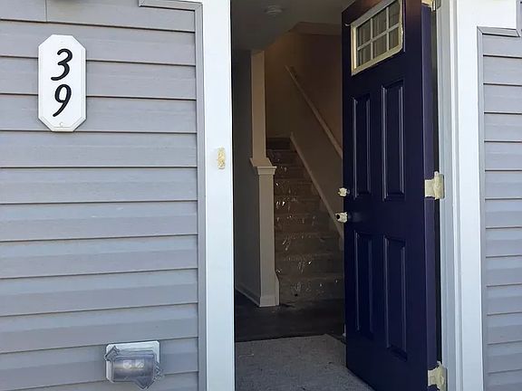 3rd image of 39 F Parsons Blvd