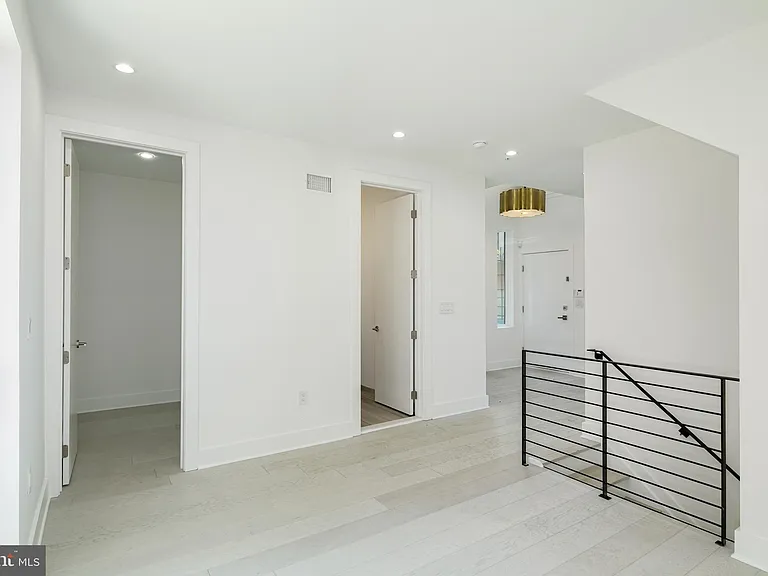 142R S Front St — Photo 19