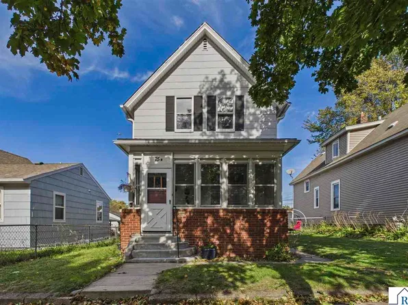 75 Geranium Ave W, Saint Paul, MN 55117