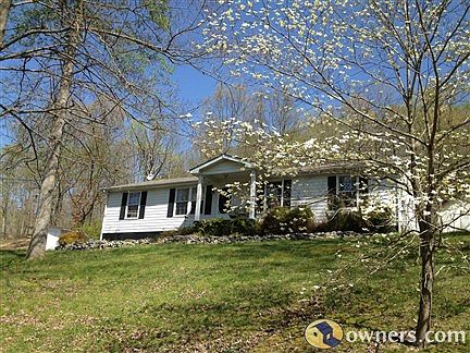 Wonderful home on almost 1 acre-3Bed/2 Bath lots of wildlife