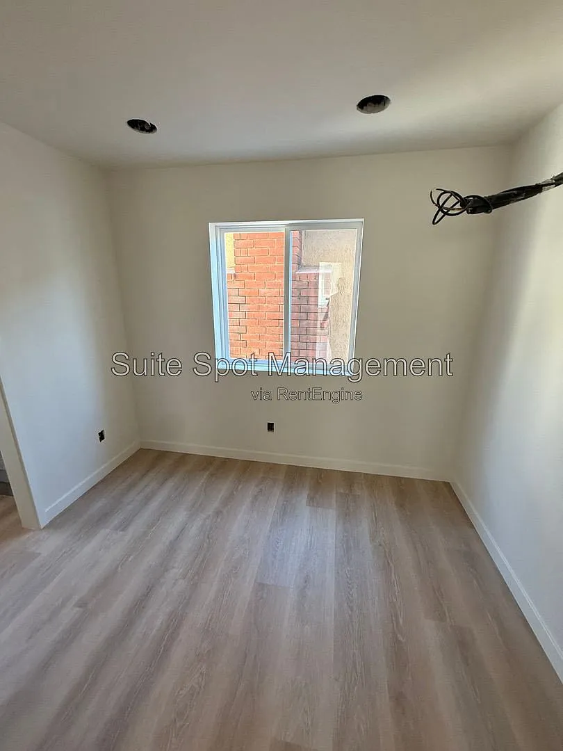 3 bed, 2.0 bath, 1000 sqft, $3,950 — Photo 3