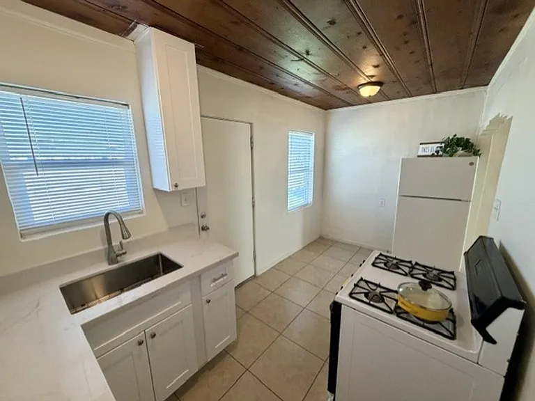 925 E Turney Ave — Photo 25