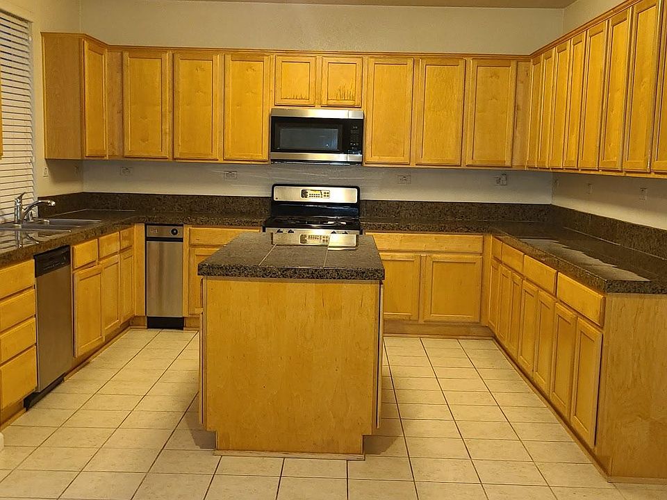 Kitchen with Granite