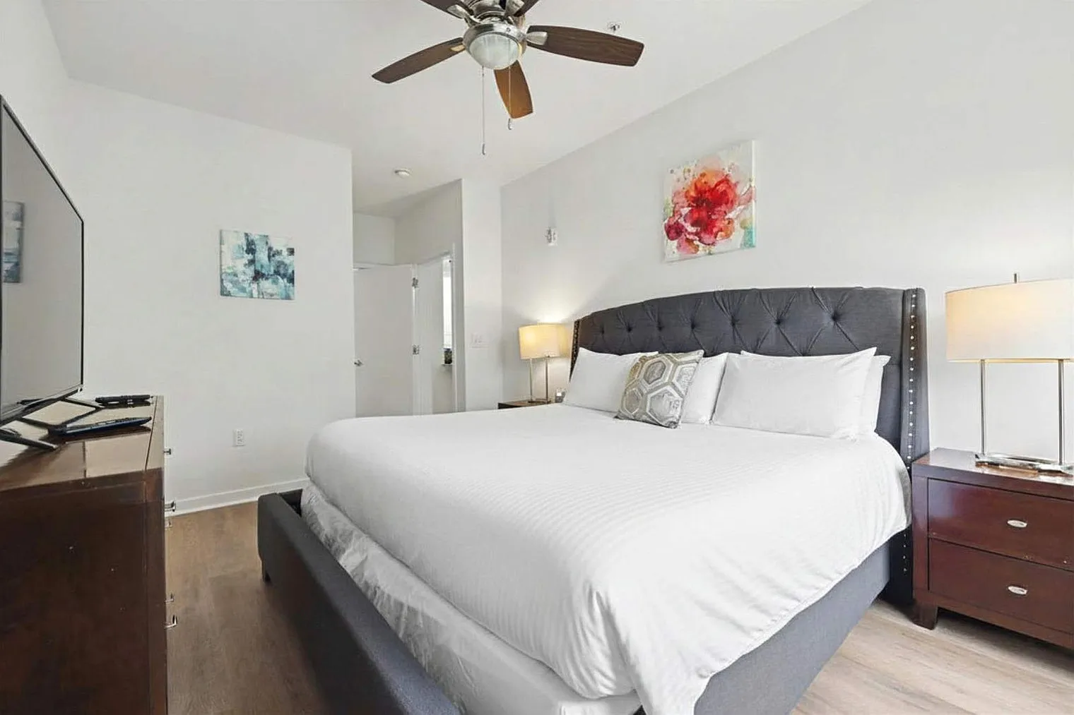 2 bed, 2.0 bath, 1033 sqft, $6,120 — Photo 4