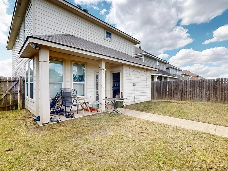 2933 McLaren Dr — Photo 28