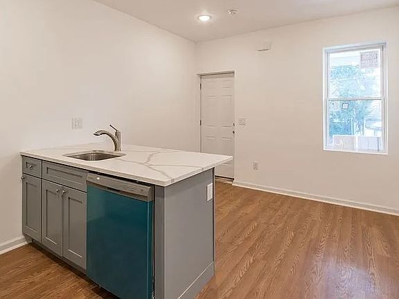 4th image of 6110 Sansom St #1