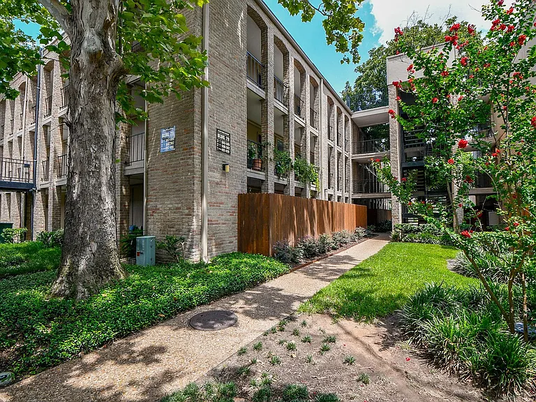4635 Wild Indigo St #498 — Photo 40