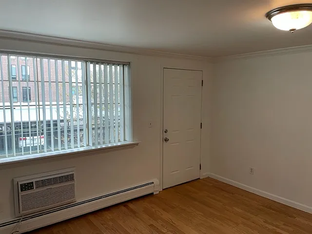 202-30 N Emerson St — Photo 2